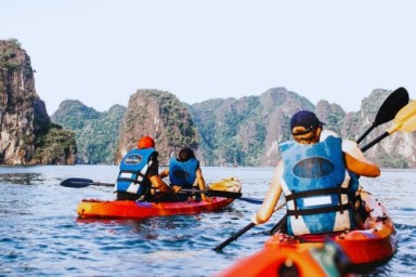 Hanoi - Halong Bay - Titop Island - Sung Sot Cave - Luon Cave (L)
